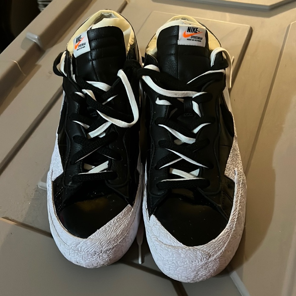 Clean nike patent leather sacais. Worn once
